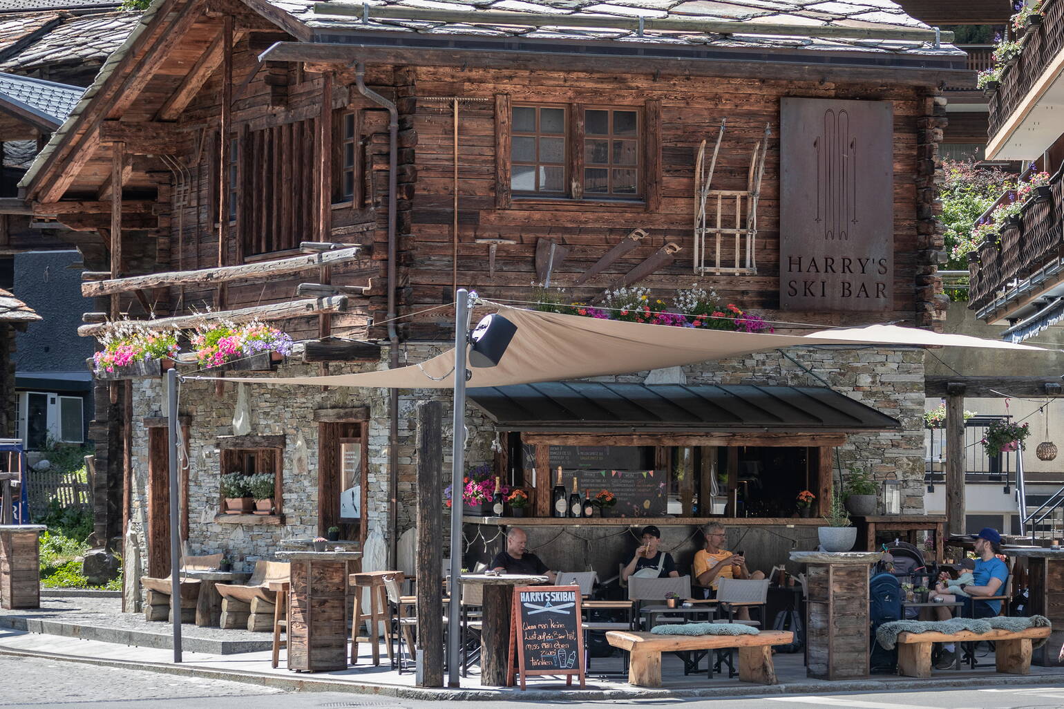 Harry's Ski Bar – Matterhorn Lodge Zermatt